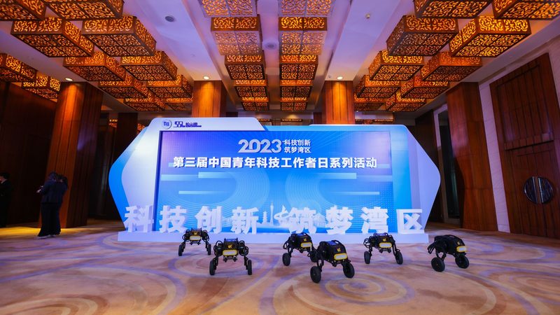 金融行业BI与大数据融合：如何构建高效决策引擎**